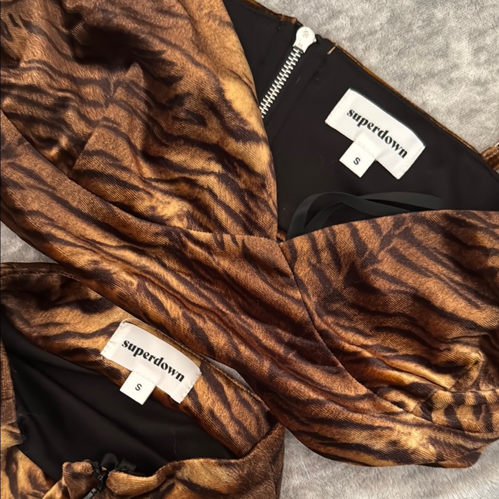 Superdown Tiger Print Set - Picture 2 of 2